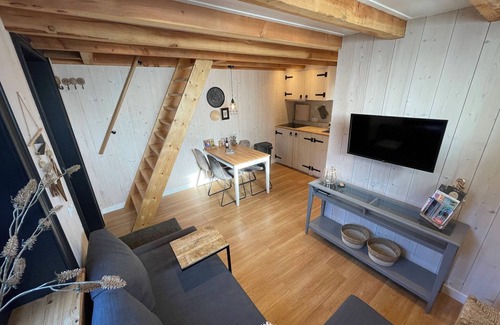 Monnickendam Ski Chalet | Inviting chalet in Monnickendam with garden