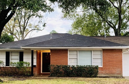 Braeswood Place House | Inviting/Cozy Home in Medical Center - Beautiful home to stay!