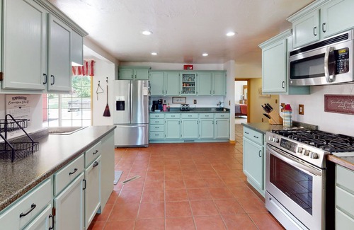 Palisade House | Inviting dog-friendly home with hot tub, full kitchen, grill, & W/D