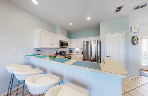 Laguna Vista Condo | Inviting dog-friendly getaway with screened sunroom, pool, pickleball, & tennis