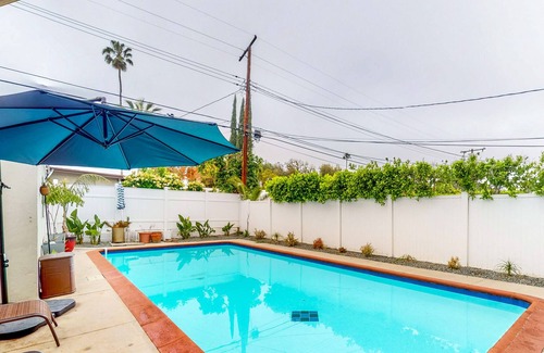 Canoga Park House | Inviting Dog-Friendly - Pool, Kitchen, & Fireplace