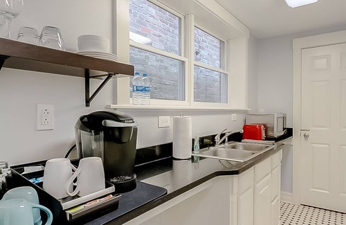Frankfort Apartment | Inviting Downtown Guest Suite