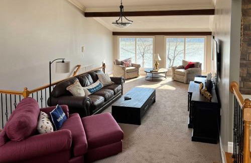 Caryville House | Inviting Family Abode with Dock on Norris Lake!