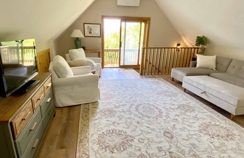 Harrison House | Inviting Family Getaway, Mountain Views, Close to Lakes, Skiing and Hiking