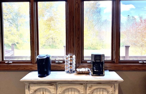 Linn Grove House | Inviting family retreat with a seasonal saltwater pool, gymnasium and privacy