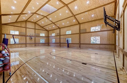 Linn Grove House | Inviting family retreat with a seasonal saltwater pool, gymnasium and privacy