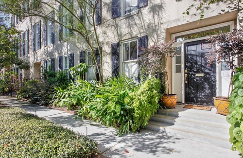 Historic Downtown Savannah Apartment | Inviting garden level apartment, The JAD Cox Suite