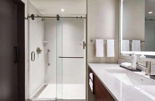 Sobro Hotel | Inviting Getaway in Nashville's Historic District! Indoor Pool, Pets Allowed!