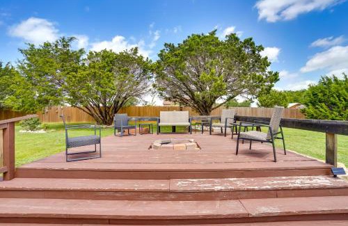 Granbury House | Inviting Granbury Home with Fire Pit 3 Mi to Lake!