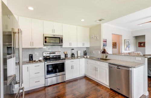 Granbury House | Inviting Granbury Home with Fire Pit 3 Mi to Lake!