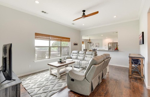 Granbury House | Inviting Granbury Home with Fire Pit 3 Mi to Lake!