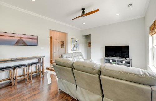 Granbury House | Inviting Granbury Home with Fire Pit 3 Mi to Lake!
