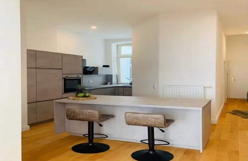 Straubing House | Inviting holiday home with balcony or terrace