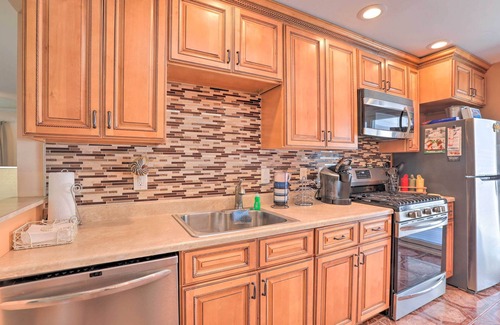 Brick House | Inviting Home w/Inground Pool: 3 Mi to Beach