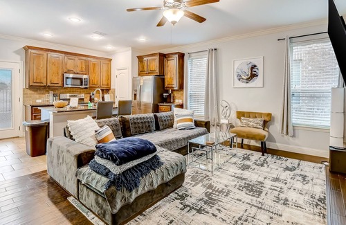 South Arlington House | Inviting home with golf nearby, full kitchen, patio, central AC, & W/D