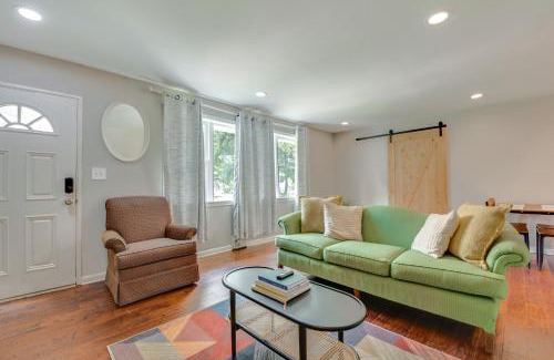 Gresham Park House | Inviting Home with Backyard 8 Mi to Dtwn Atlanta!