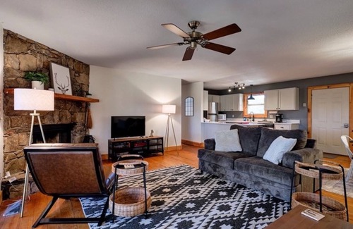 Glenville House | Inviting house near Lake Glenville with firepit, fireplace, grill, porch, & deck