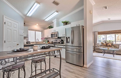 Del Mar House | Inviting Lady Lake House: In the Village!