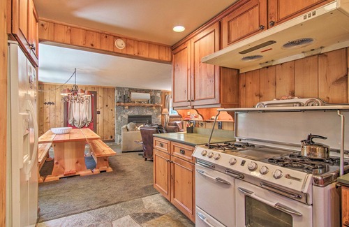 Tahoma Cabin | Inviting Lake Tahoe Escape w/Yard & Fireplace!