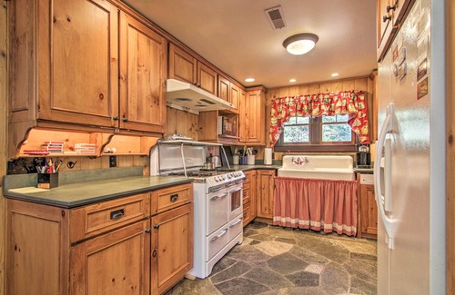 Tahoma Cabin | Inviting Lake Tahoe Escape w/Yard & Fireplace!