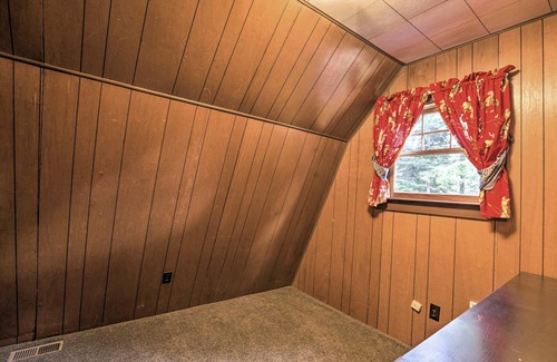 Tahoma Cabin | Inviting Lake Tahoe Escape w/Yard & Fireplace!