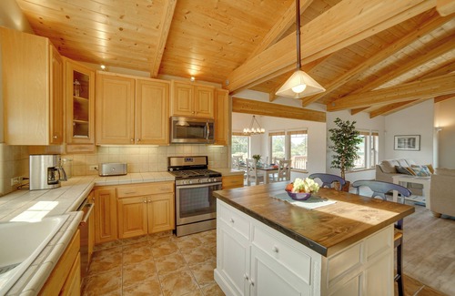 Manchester House | Inviting Manchester Home w/Hot Tub Near Beach!