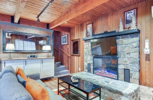 Government Camp House | Inviting Mt Hood Cabin with Porch 1 Mi to Skibowl!