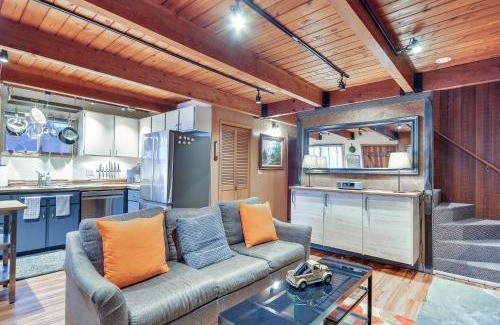 Government Camp House | Inviting Mt Hood Cabin with Porch 1 Mi to Skibowl!