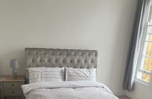 Banbury Apartment | Inviting No.6 Pointe