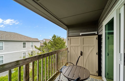 Ocean Sands Condo | Inviting ocean-side condo with balcony, beach access & tennis - dog-friendly