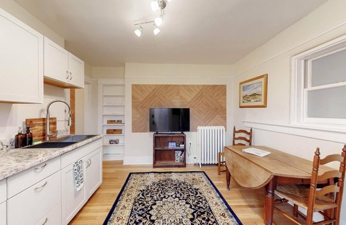 Nob Hill Apartment | Inviting Remodeled Guest House in Central Nob Hill
