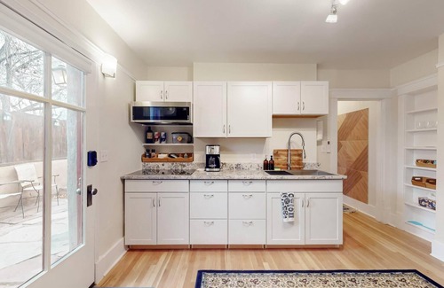 Nob Hill Apartment | Inviting Remodeled Guest House in Central Nob Hill