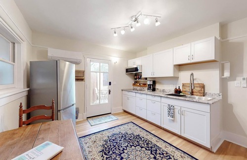 Nob Hill Apartment | Inviting Remodeled Guest House in Central Nob Hill