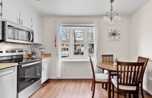 Hopewell House | Inviting Retreat: Spacious 2 BR 1.5 Bath Townhouse