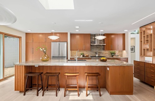 Alta Mesa House | Inviting Retreat Blends Mid-Century Design with Everyday Comfort