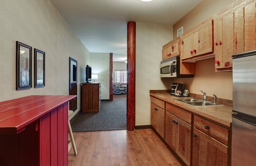 Sioux City Hotel | Inviting Sioux City Stay: Pet-Friendly with Heated Pool | 2 Units