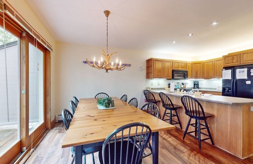 North Troy Condo | Inviting ski-in/ski-out condo - free WiFi, gas fireplace & free ski shuttle