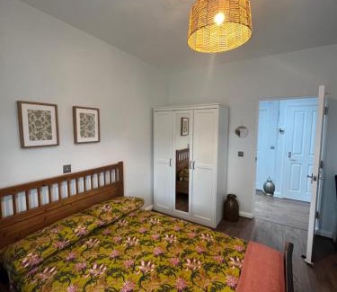 Shadwell Apartment | Inviting & Spacious 3BD Flat - Shadwell