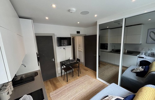 Broad Green Apartment | Inviting Studio Apartment - Central Croydon London