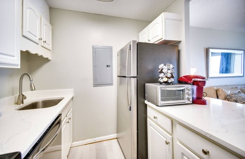 Northeast Virginia Beach Condo | Inviting Virginia Beach Condo w/Community Pool