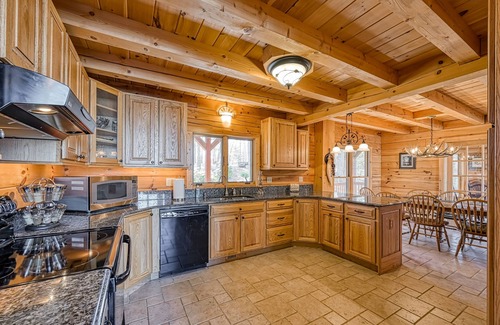 Huddleston Cabin | Inviting waterfront cabin with hot tub, kayaks, and beautiful sunsets