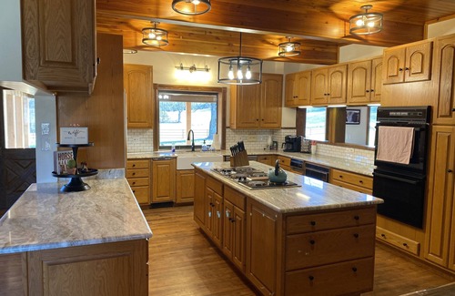 Charlotte House | Inviting Western Retreat in the Heart of the Ozarks!