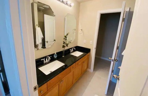 Royal Oak Golf Country Club House | Inviting You to Our Roomy n Cozy 3bd 2.5 bath Home
