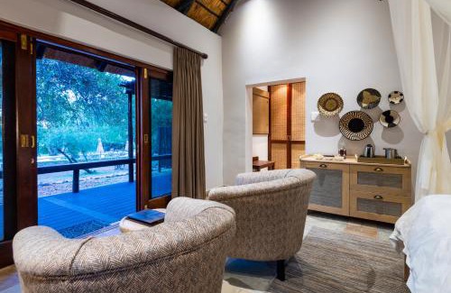 Thorny Bush Game Reserve Cabin | Inyati Game Lodge