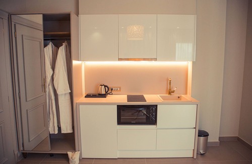 Mytikas House | IO Luxury Pool & Hot Tub Suites