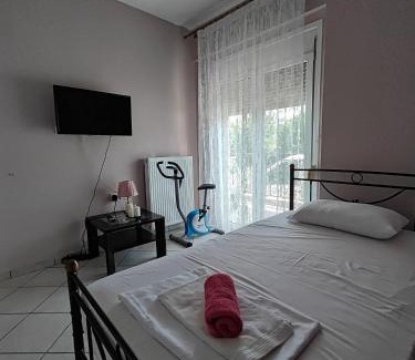 Katsikas Apartment | Ioannina Urban Oasis with Jacuzzi