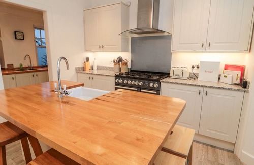 Berwick-upon-Tweed Cottage | IONA 10 PALACE STREET EAST, family friendly in Berwick-Upon-Tweed