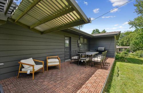University Heights House | Iowa City 4BR Backyard Walk to Stadium home