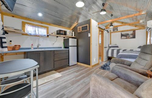 Austinville Apartment | Iowa Tiny Cabin Near Pine Lake State Park