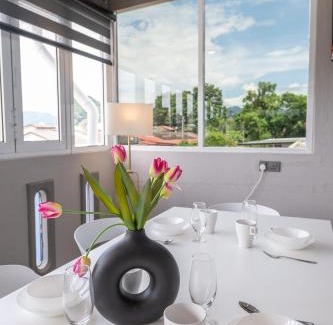 Taman Teh Teng Seng House | IPOH CAIP TownHouse UpperUnit 4R3B Ipoh Tambun 10Pax by Luvit Stay